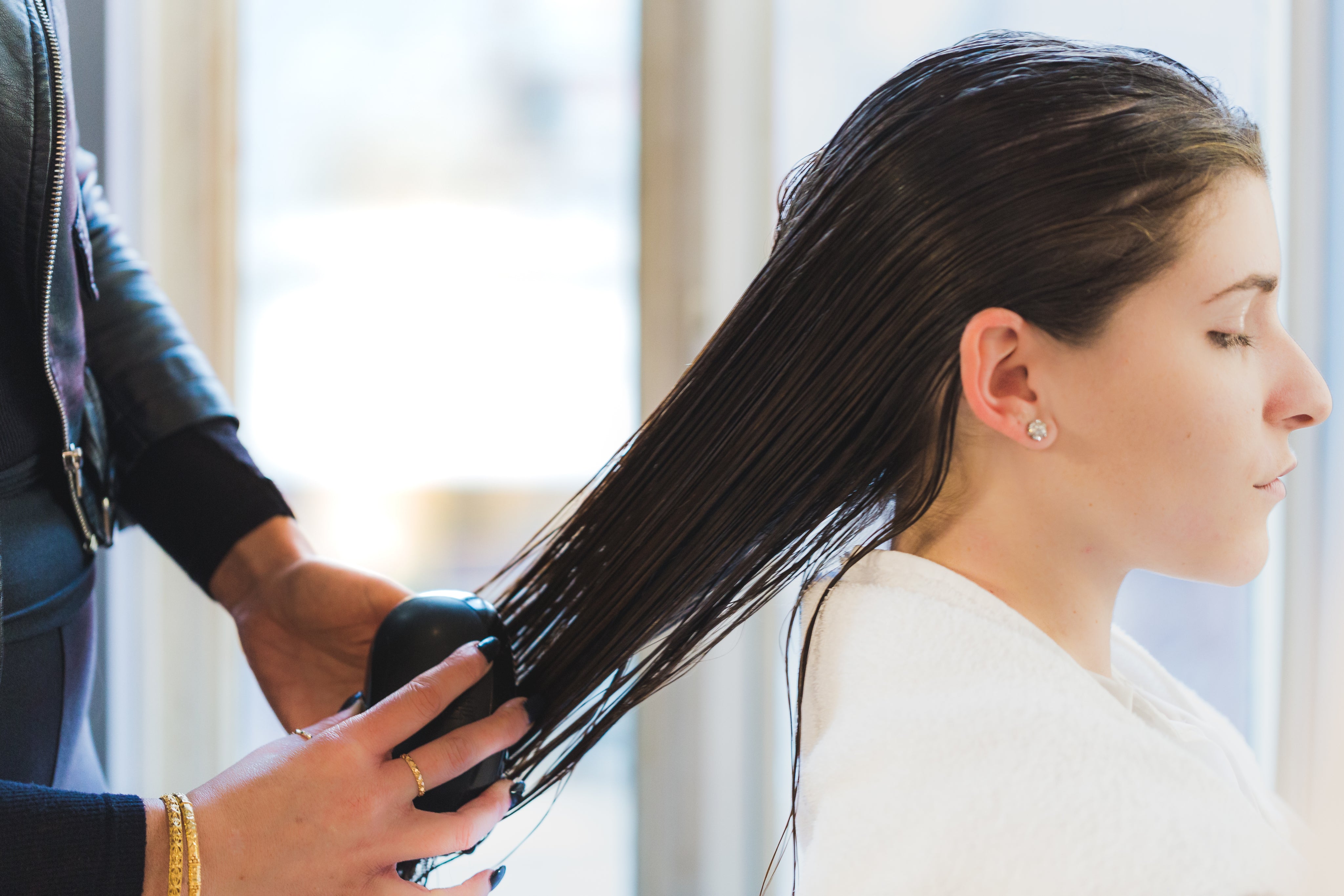 files/combing-hair-at-salon.jpg